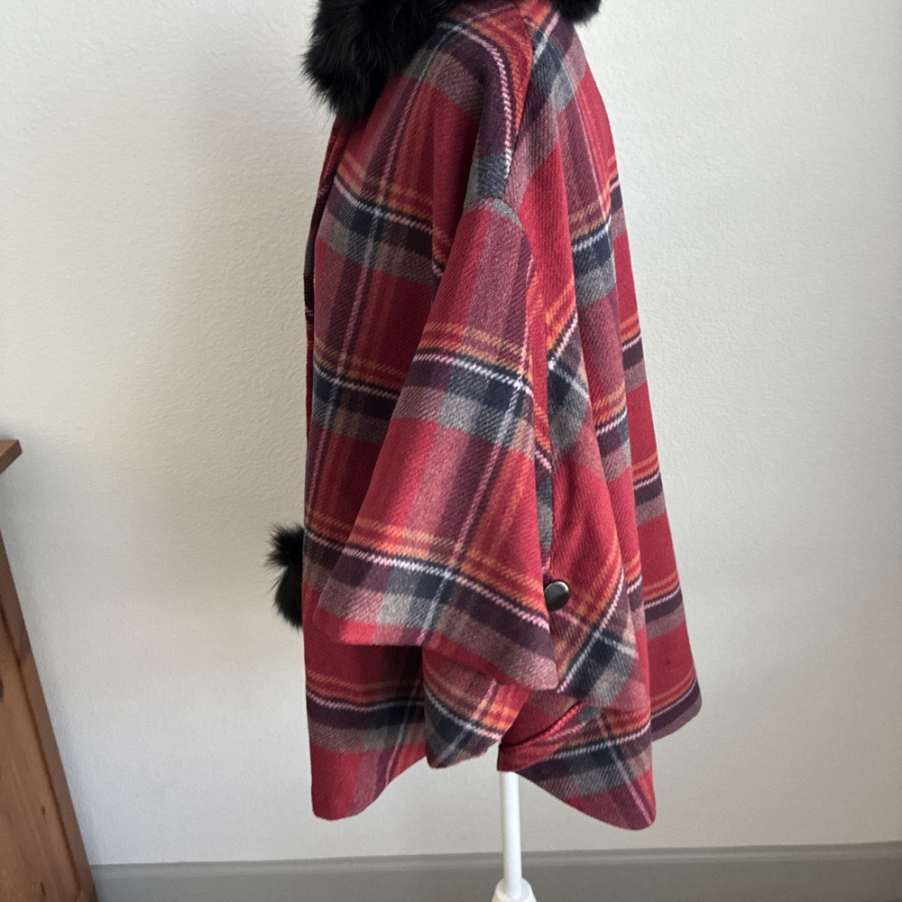 Henig Furs "Fine Furs for 5 Generations" Wool Poncho Rabbit Fur Collar Old Money - Picture 6 of 16